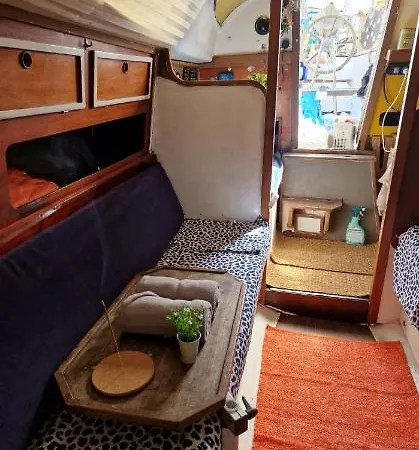 Πλωτό κατάλυμα El Barquito De